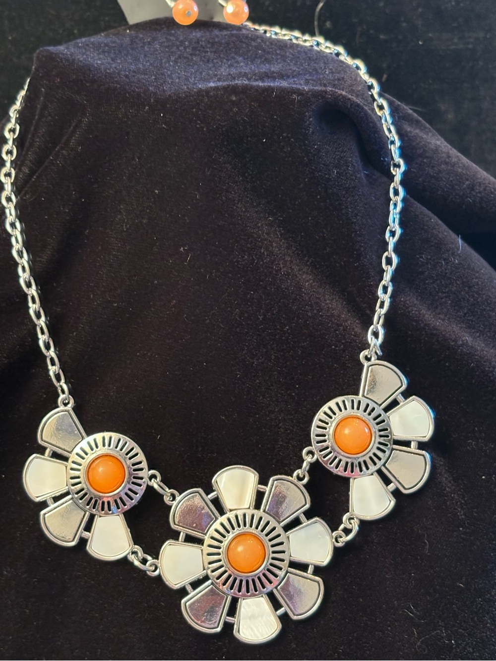 paparazzi Silver-Tone Daisy Necklace with Orange Centers